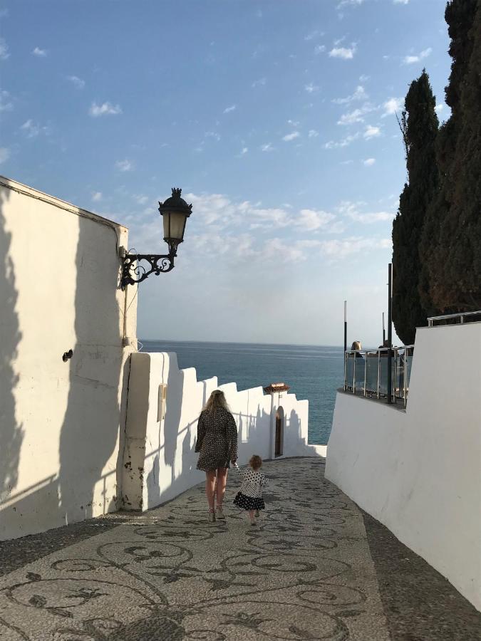 Sea & Pool View Garden Apartment Las Palmeras Nerja Eksteriør billede